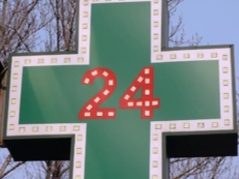 Így tartanak nyitva a patikák március 15-én