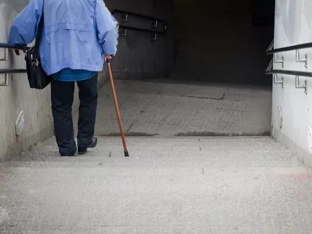 Az idősek olykor elesnek a gyógyítás frontján