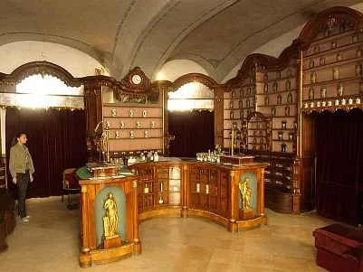 A gyógyszerészetnek vissza kell térnie a patikamúzeumokba!