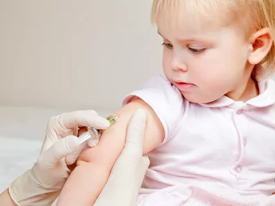 Hogyan enyhíthető a csecsemőkori védőoltásokkal járó fájdalom?