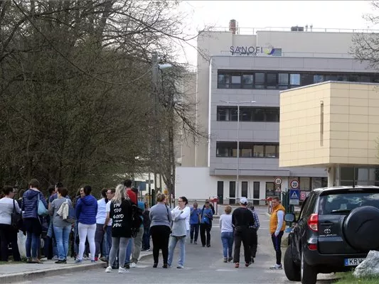 Kétórás figyelmeztető sztrájkot tartottak a Chinoin dolgozói