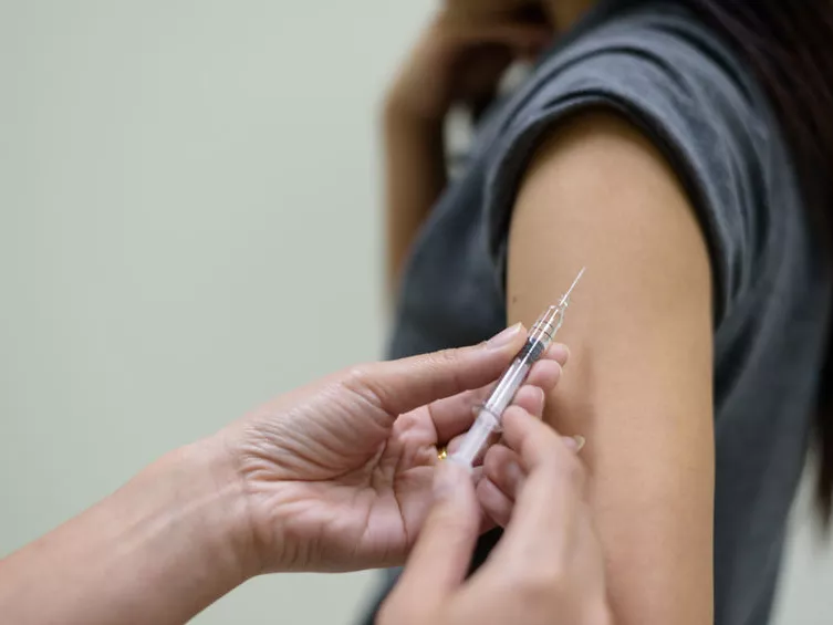 Szeptember 12-ig dönthetnek a szülők a HPV elleni oltásról