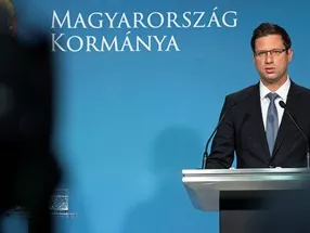 Gulyás: A sárga vagy vörös országból érkezők karanténba kerülnek