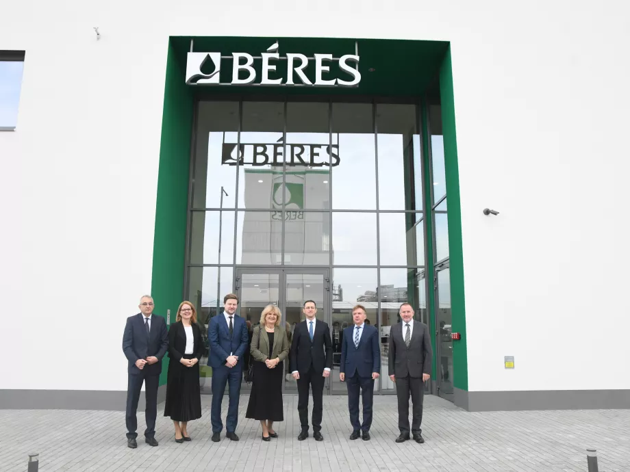 Több mint nyolcmilliárd forintból fejlesztette szolnoki üzemét a Béres