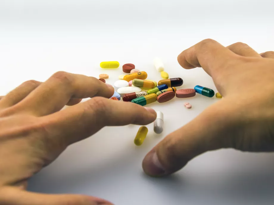Letartóztatta a bíróság a tiltott potencianövelőkkel kereskedő férfiakat