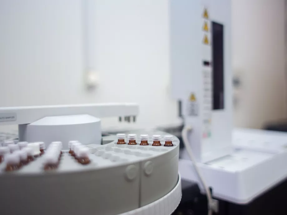 Sikerrel zajlik az innovatív fájdalomcsillapító gyógyszerjelölt fejlesztése a pécsi orvoskaron