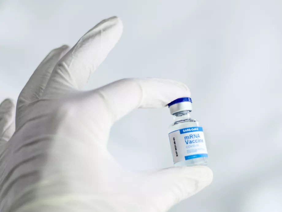 Diverzifikációval ellensúlyozza a Pfizer a vakcinaportfólió zsugorodását