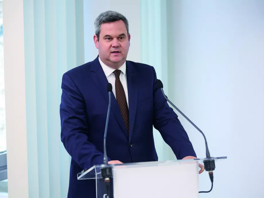 Ráncfelvarrást ígért Takács Péter a gyógyszerészi kamara vándorgyűlésén